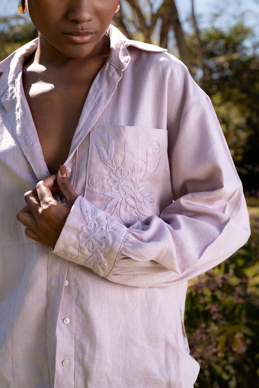 CAMISA DE LINHO BORDADA INHOTIM - Rosa Mauve