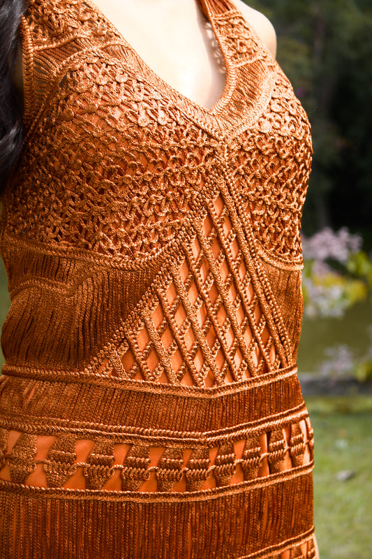 VESTIDO MIDI DE CROCHET COM FRANAJAS ARAGUAIA - Caramelo