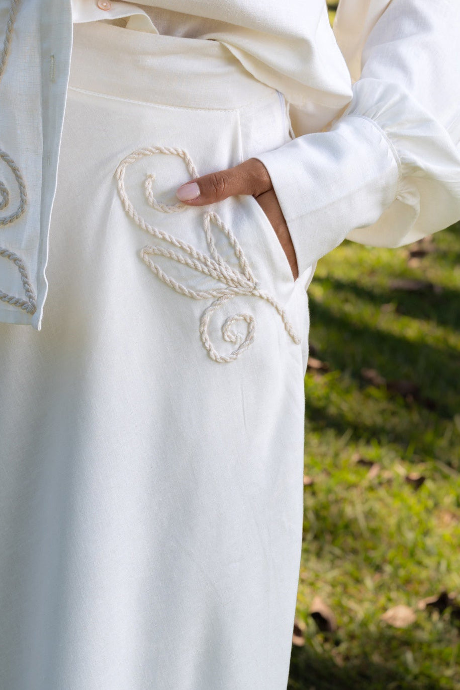 SAIA MIDI DE LINHO BORDADA CAMBURI - Off White