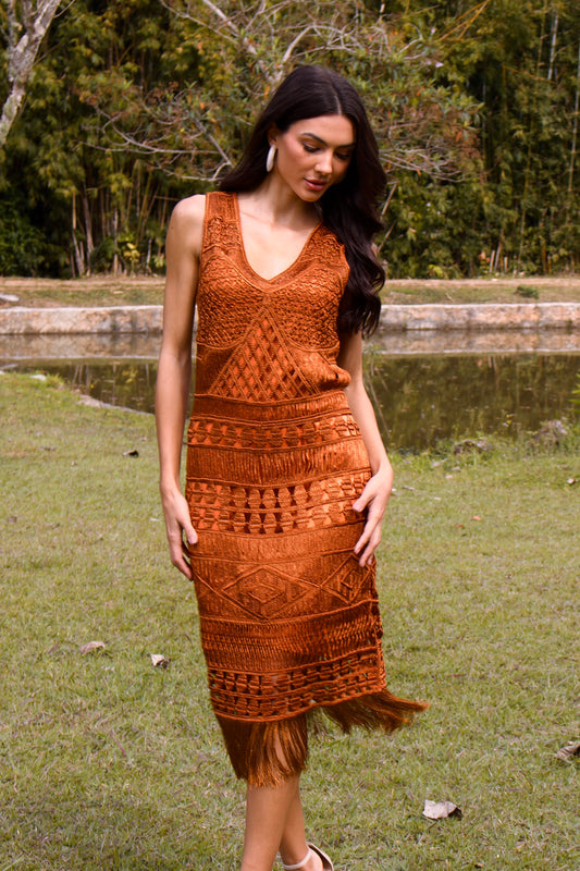 VESTIDO MIDI DE CROCHET COM FRANAJAS ARAGUAIA - Caramelo