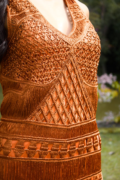 VESTIDO MIDI DE CROCHET COM FRANAJAS ARAGUAIA - Caramelo
