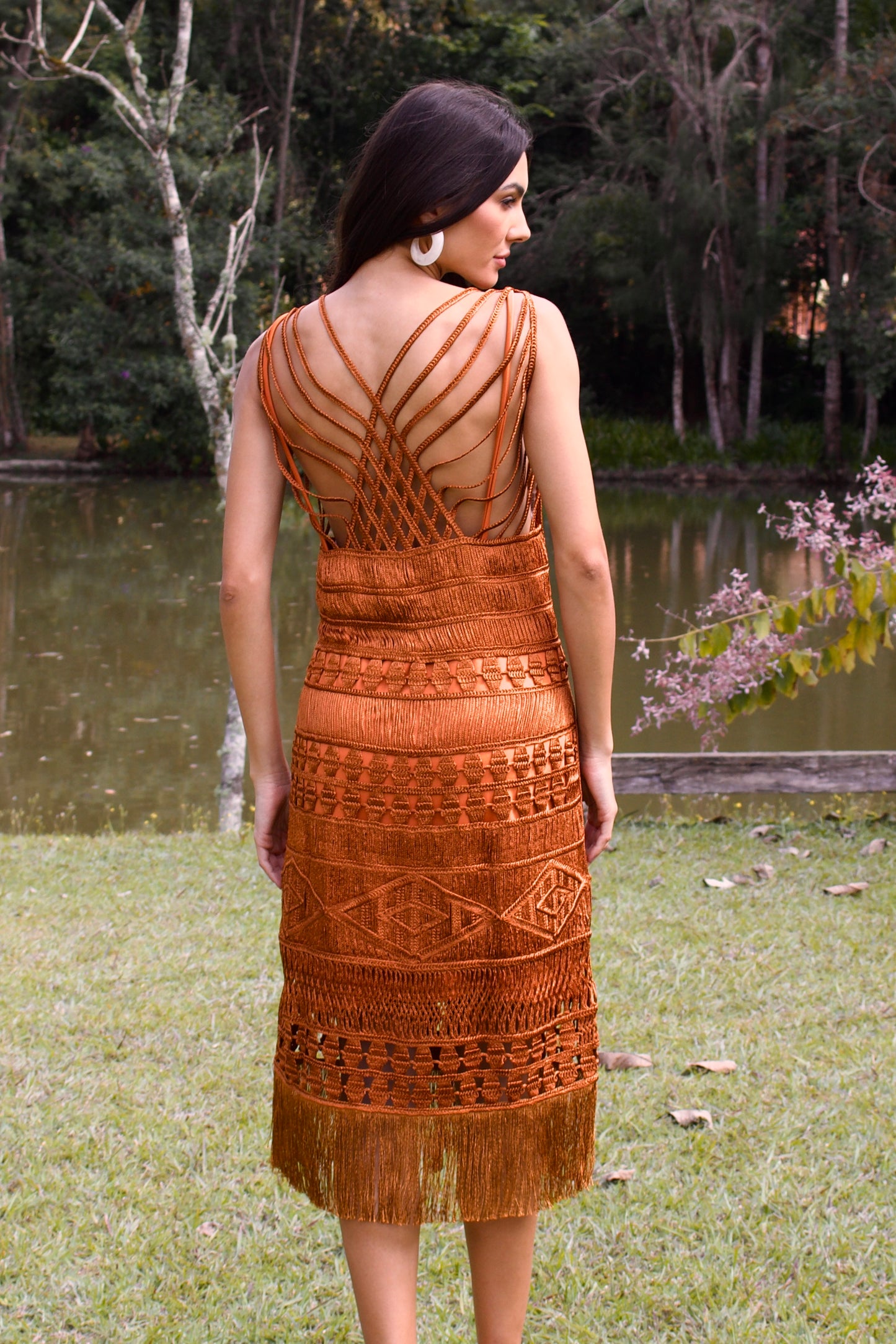 VESTIDO MIDI DE CROCHET COM FRANAJAS ARAGUAIA - Caramelo