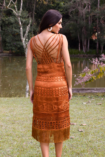 VESTIDO MIDI DE CROCHET COM FRANAJAS ARAGUAIA - Caramelo